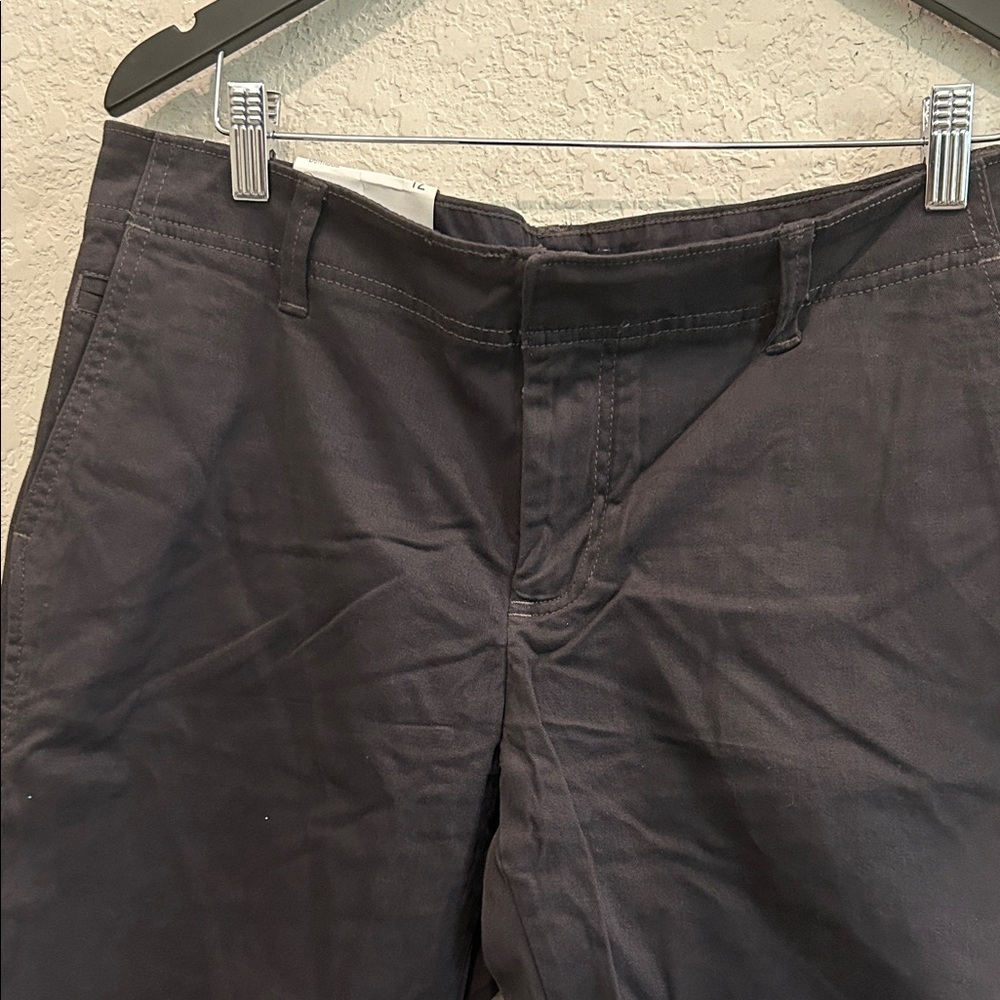 GAP Dark Gray Shorts NWT - Picture 3 of 11